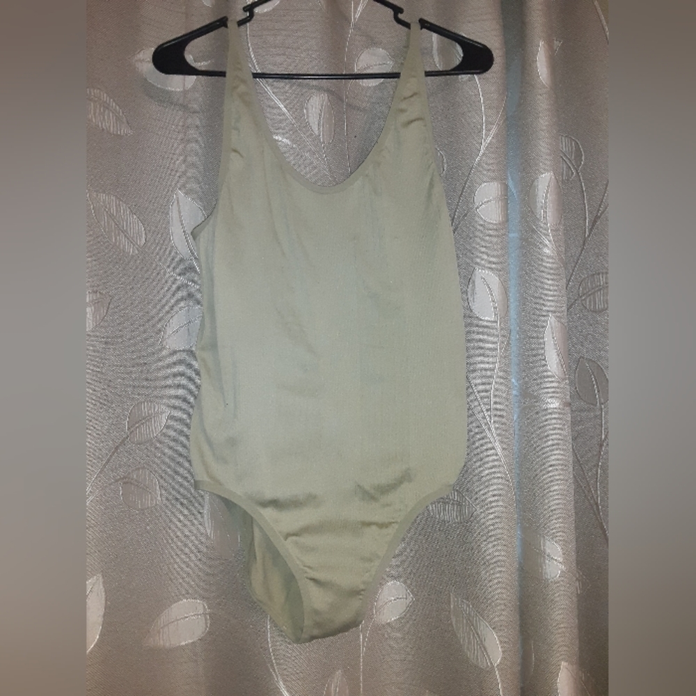 Aerie Olive Colored Scoop Neck Ribbed Adjustable Strap Bodysuit XXL